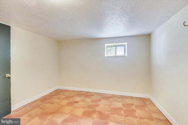 Building Photo - 3057 S Buchanan St