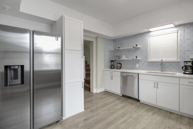 Building Photo - 570 Southwood Ave