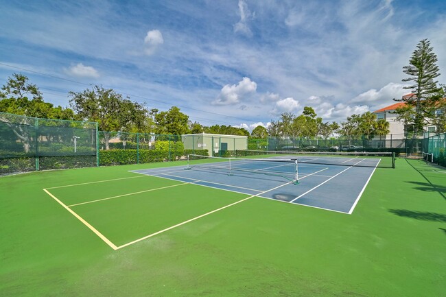 Building Photo - Beautiful 2/2 Condo in North Bonita - Acro...