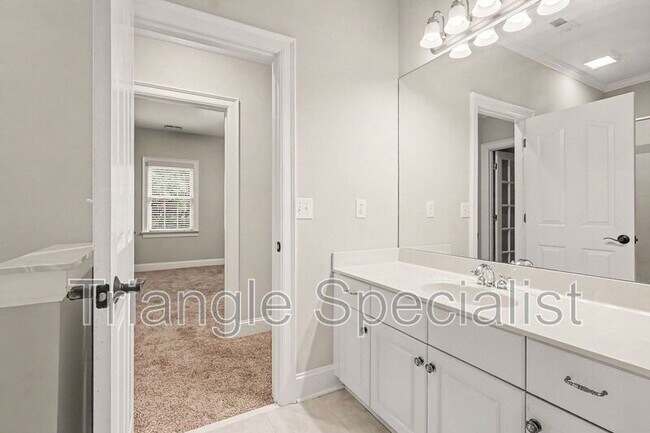 Building Photo - 6121 Carlyle Dr
