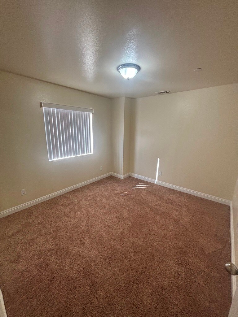 Building Photo - 1011 E 56th St