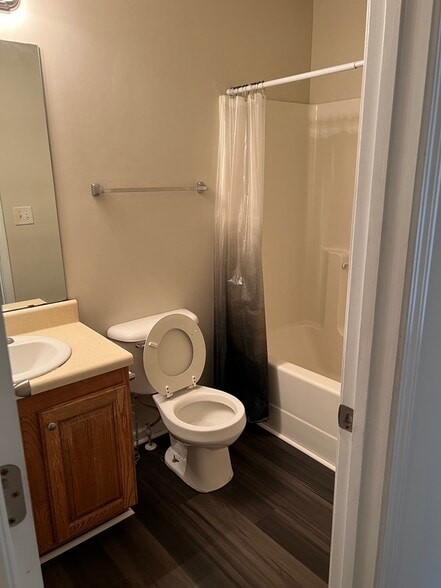 Building Photo - 827 Hannah Ct