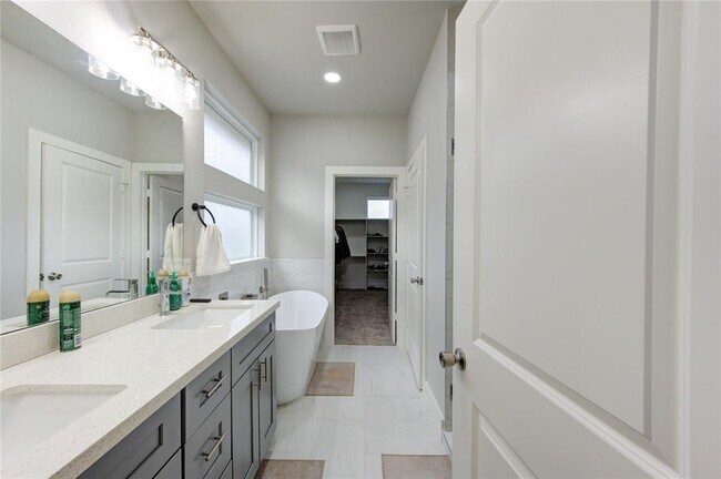 Building Photo - 14514 Sanour Dr