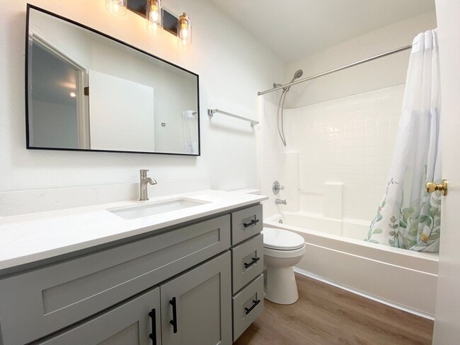 Building Photo - Fully renovated 4 bedroom Auburn Home