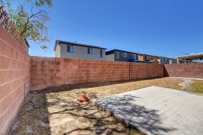 Building Photo - RARE Single Story, 3 Bedroom with 3 Car Garage in a GATED community!