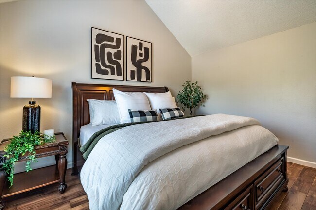 Building Photo - 8411 Sands Point Dr