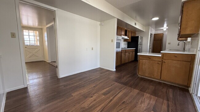 Building Photo - "Charming 2-Bed, 2-Bath Oasis in Phoenix -...