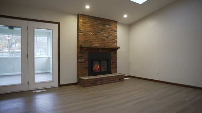 Building Photo - Spruce Hill