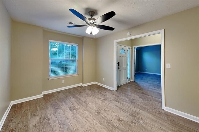 Building Photo - 4220 E Meadow Dr