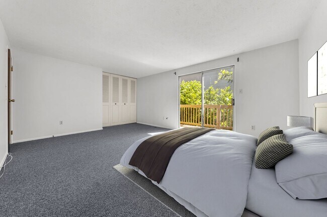 Building Photo - Recently Updated Home in Canonsburg!