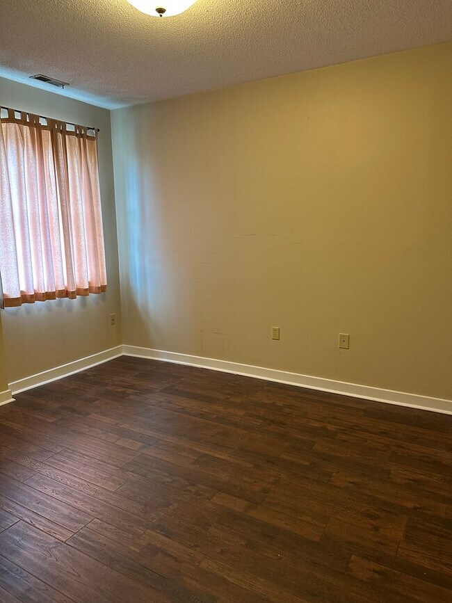 Building Photo - Great Condo in Historic YMCA Building Down...