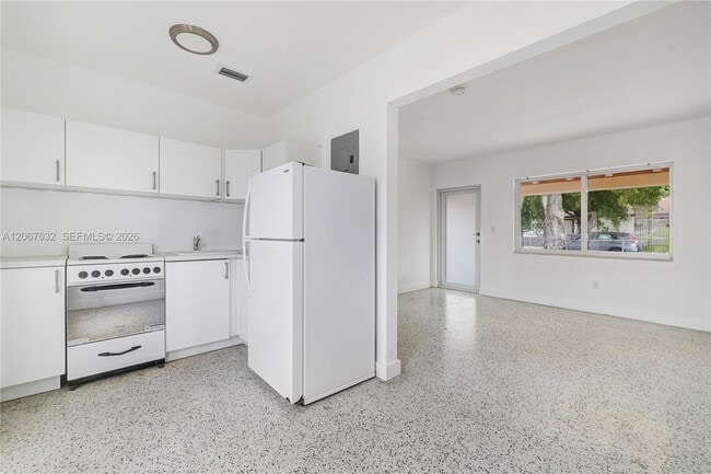 Building Photo - 1202 NW 34th St
