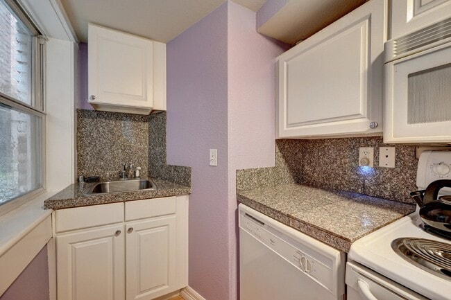 Building Photo - $1,050 - 1 bed, 1 bath charming Condo in the Heart of Denver!