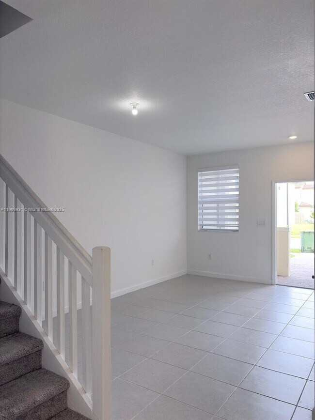 Building Photo - 2490 SE 29th St