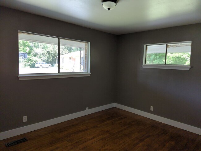 Building Photo - 1302 Ridgefield Cir