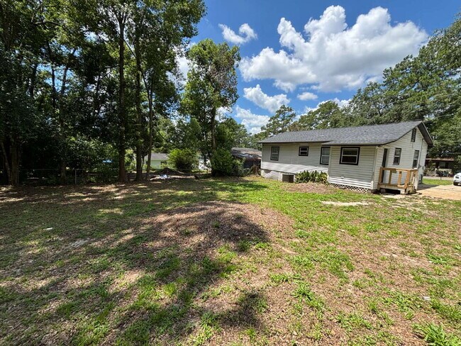 Building Photo - Stylish Renovated 3-Bedroom Gem in Prime Tallahassee – Near Downtown!