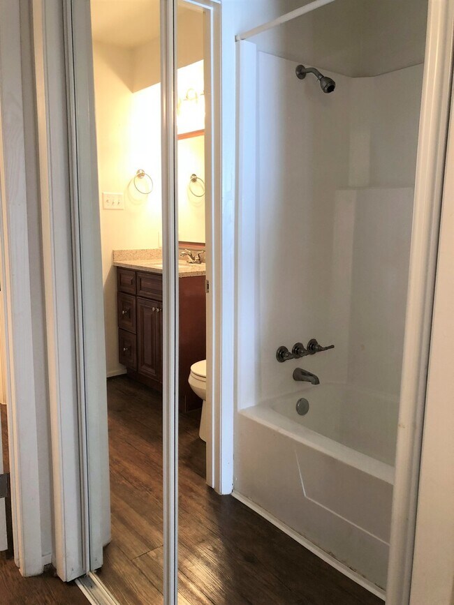 Building Photo - 3620MN