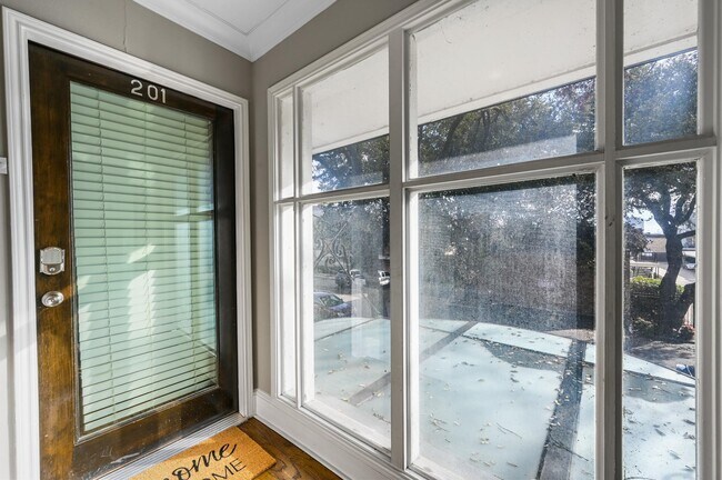 Building Photo - 10203 Regal Oaks Dr