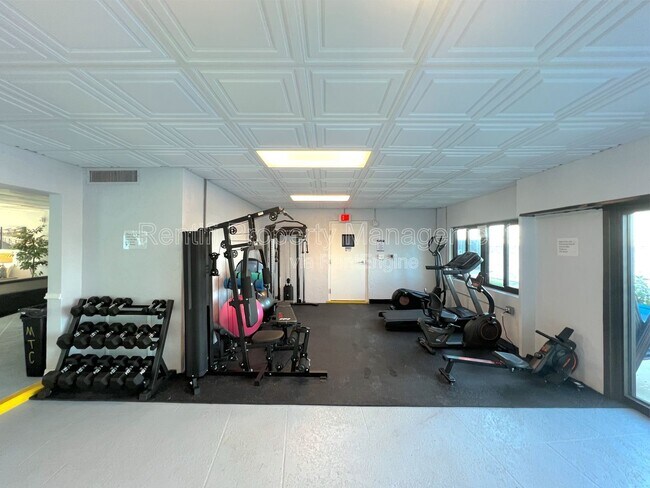 Building Photo - 2711 First Street