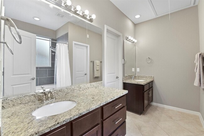 Building Photo - 241 N Lenox St