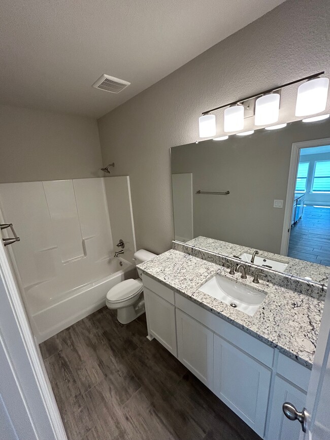 Building Photo - 268 Sunnyside St