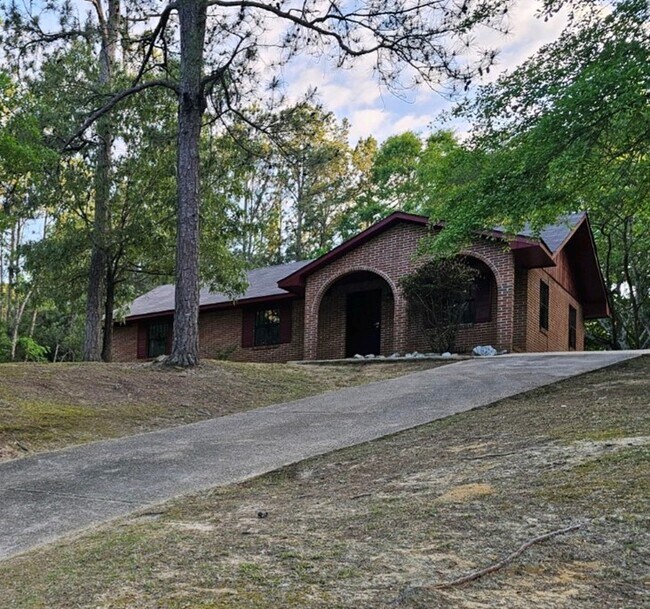 Building Photo - 304 Lennard Ave
