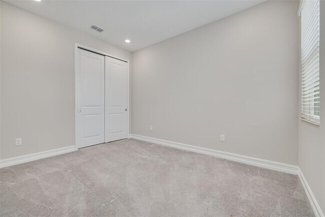 Building Photo - 5005 San Martino Dr