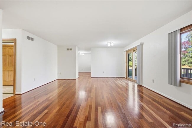 Building Photo - 2251 Crystal Dr