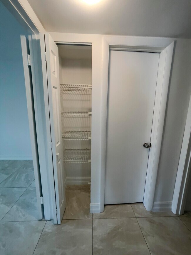 Building Photo - 3624 La Aires Ct