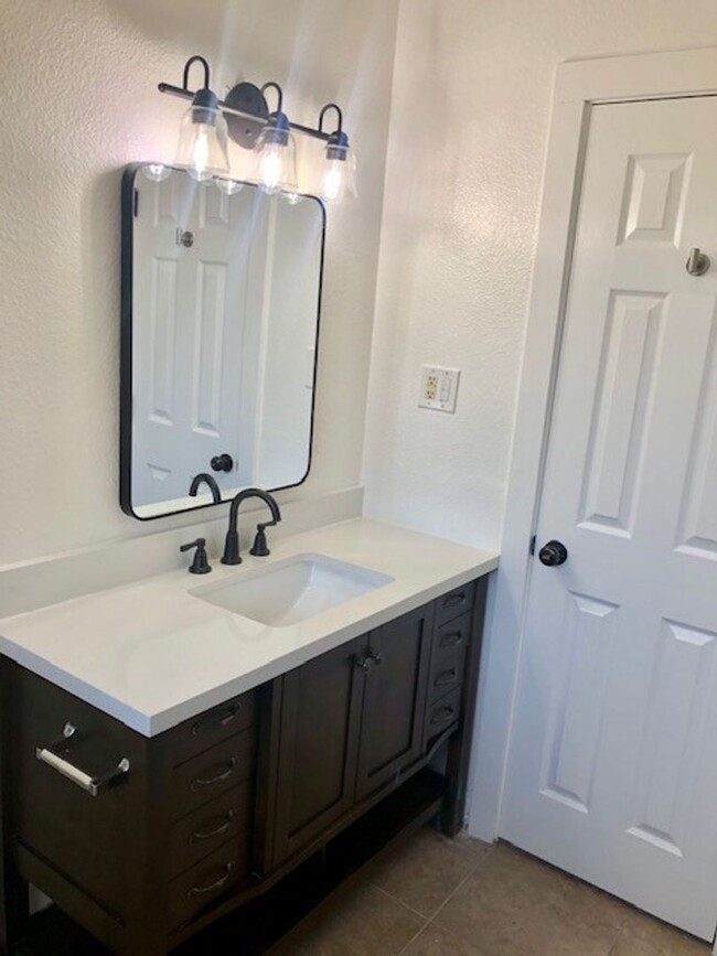Building Photo - Nice 3 bed, 2 bath home in Carmichael
