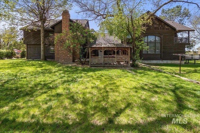 Building Photo - 2304 N Montana