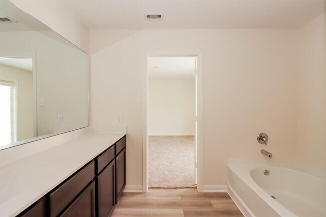 Building Photo - 26816 Steinbeck Dr