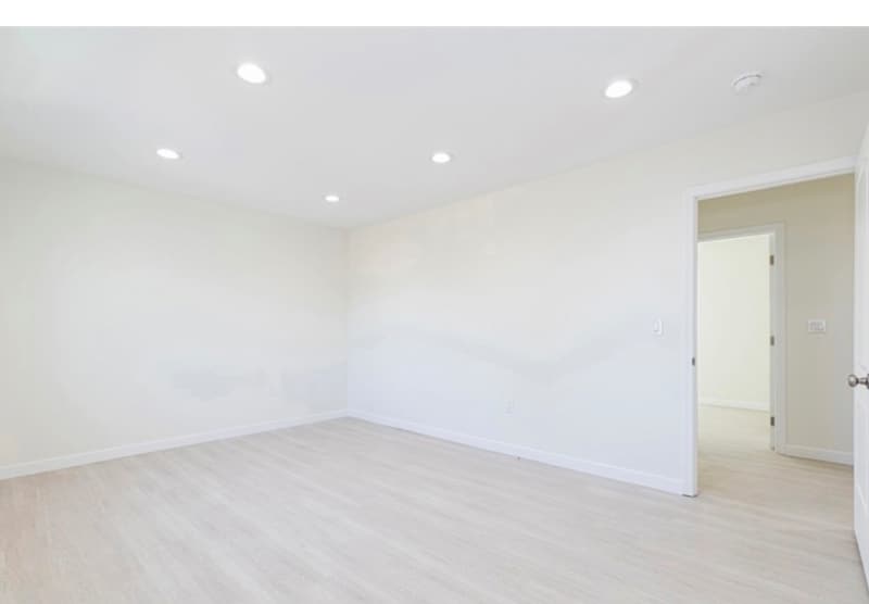 Building Photo - 6638 Lindley Ave