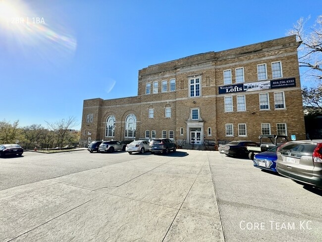 Building Photo - Renovated 2 Bedroom in Westside KC