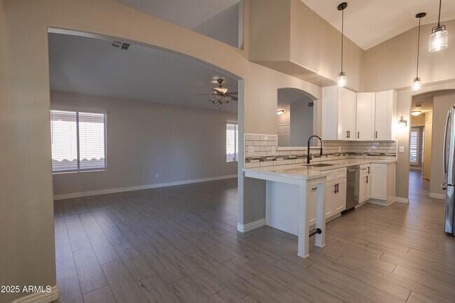 Primary Photo - 1022 N Bogle Ave