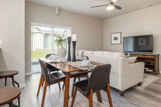 Building Photo - Wilson Creek Townhomes! Move In By 7/31 & ...