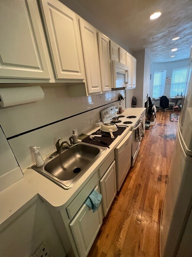 Building Photo - 57 Westland Ave