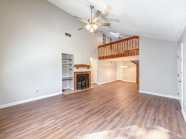 Building Photo - 1556 Twin Lakes Cir