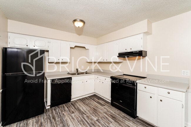 Building Photo - 8208 Kelly Dr