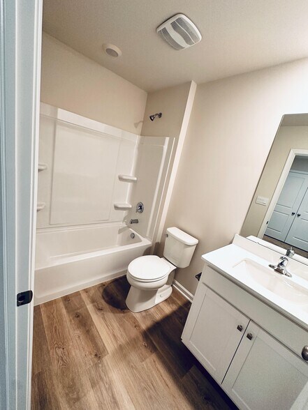 Building Photo - 1216 Susan Cir