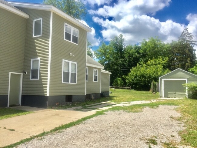 Building Photo - 5 Bedroom House - Available for Fall 2026 - Across from EMU!