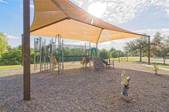 Building Photo - 2700 Madelena Ct