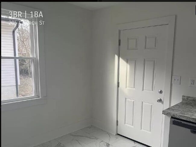 Building Photo - 205 Church St