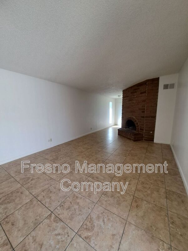 Building Photo - 543 W Alamos Ave