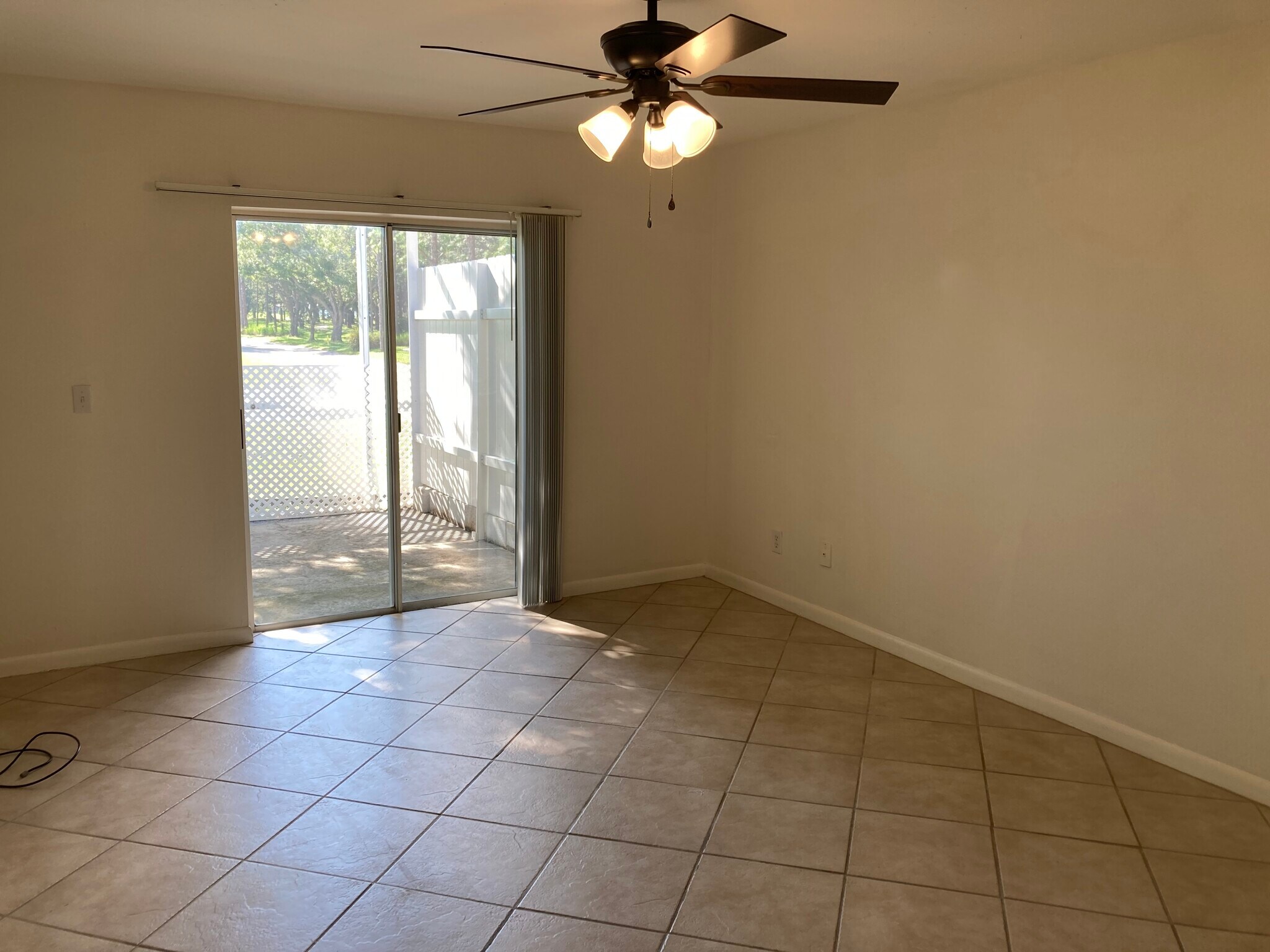 Building Photo - 1344 SE 1st Pl