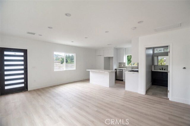 Building Photo - 10041 Leona St