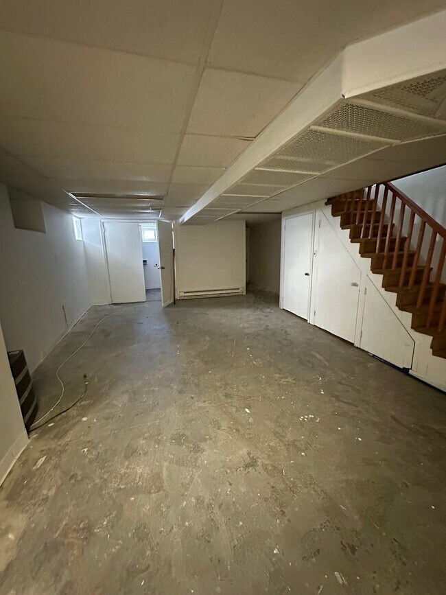 Building Photo - Beautiful renovated 4 bed, 2 full bath