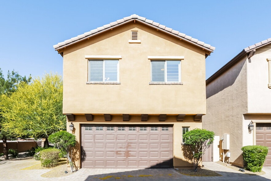 Building Photo - 2009 E Heartwood Ln