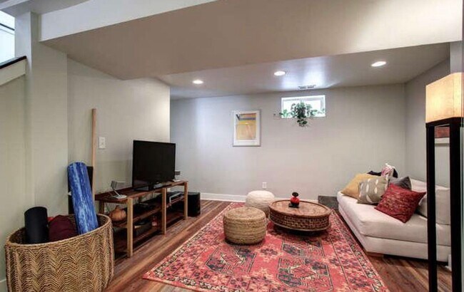 Building Photo - High End LOHI Townhome Available in June!