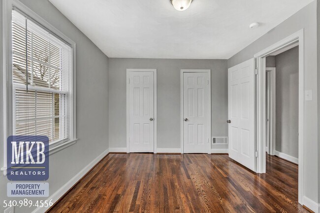 Building Photo - Beautiful 2 Bedroom, 1 Bath Duplex in SW Roanoke City